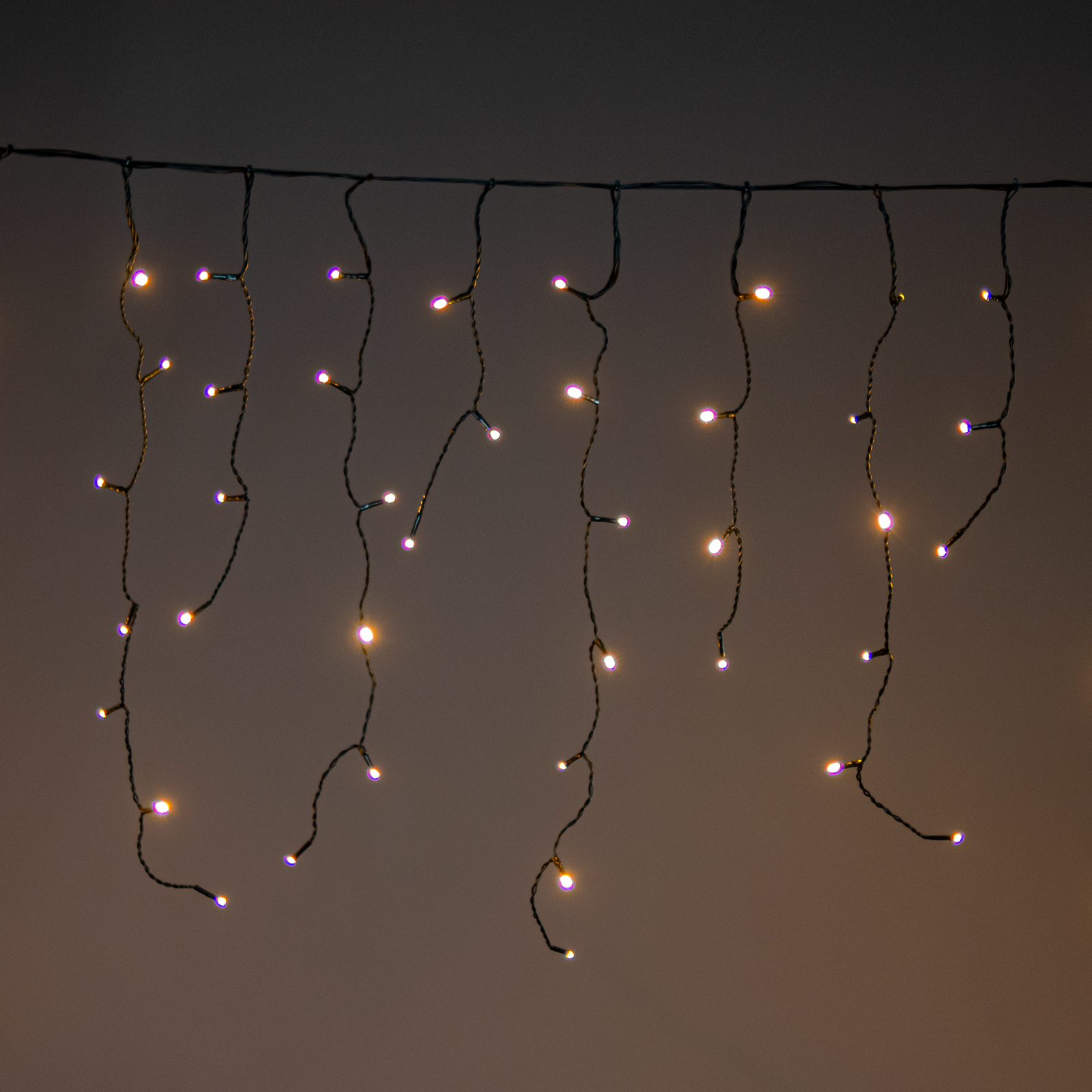 IJspegel kerstverlichting 5,85 meter 200 LED warm wit standaard - met 8 functies - LUKSUS 1 IJspegel kerstverlichting 5,85 meter 200 LED warm wit standaard - met 8 functies - LUKSUS