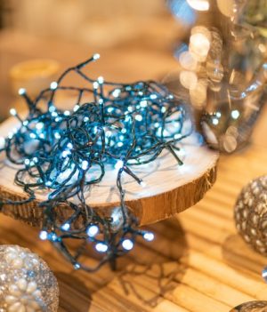 Kerstboomverlichting koud wit 320 LED lampjes 32 meter met 8 lichtstanden - LUKSUS 5 320 witte kerstverlichting