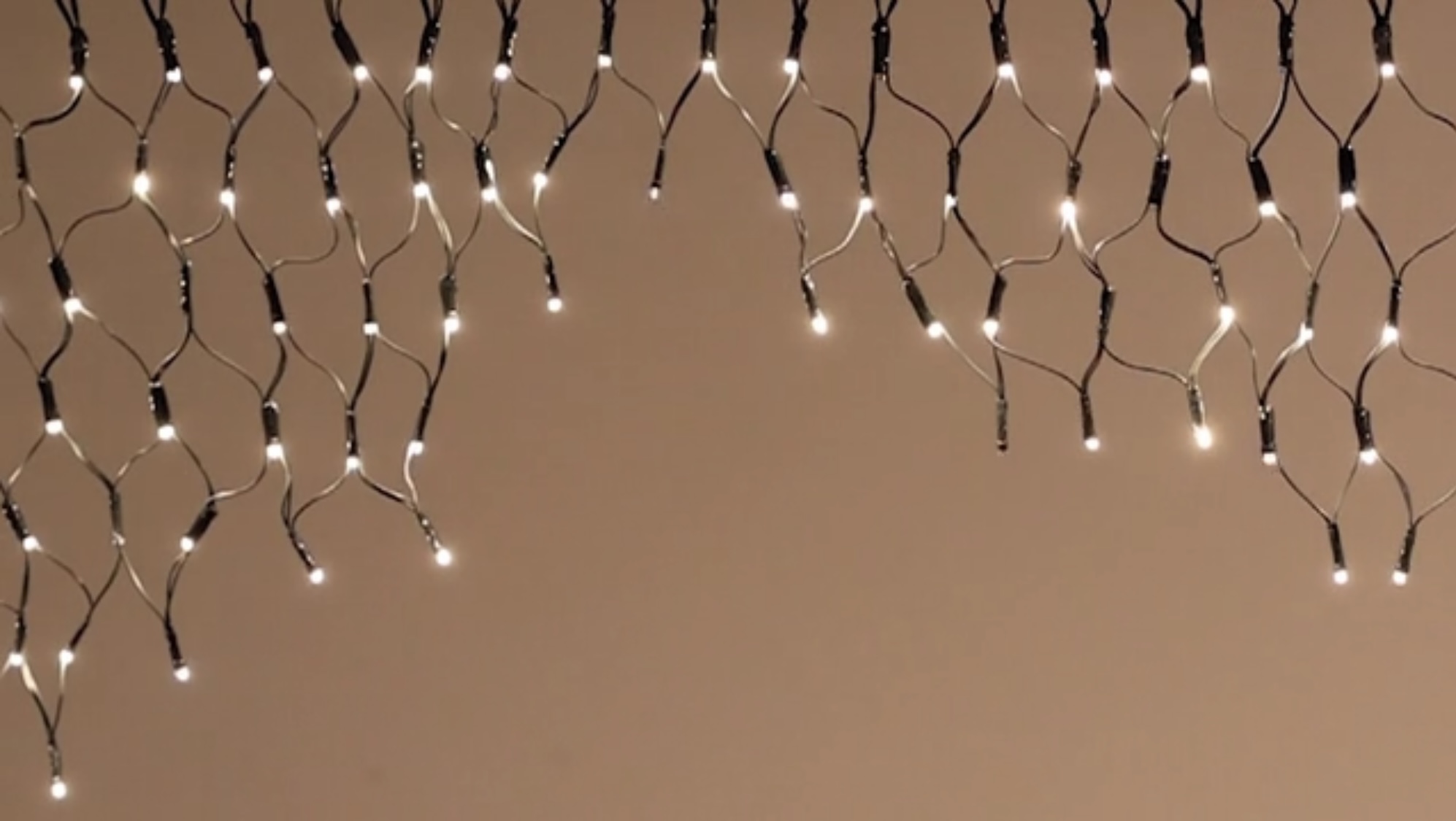 Gordijn kerstverlichting 3 meter warm wit 296 LED met flash/ twinkle functie - LUKSUS 1 Gordijn kerstverlichting 3 meter warm wit 296 LED met flash/ twinkle functie - LUKSUS